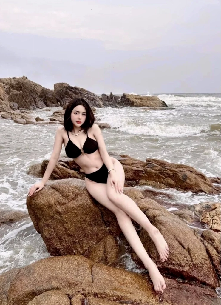 gái đep mặc bikini tạo dáng đẹp