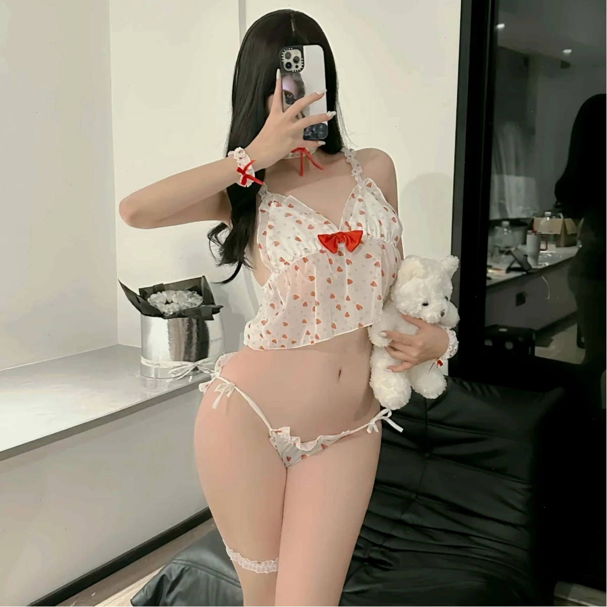 gái đẹp mặc đồ gợi cảm rạng rỡ