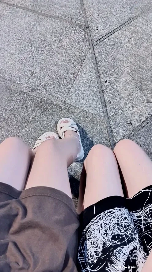 gái đùi trắng dịu dàng