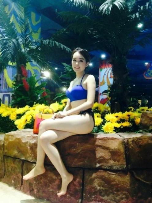 gái đùi trắng dịu dàng