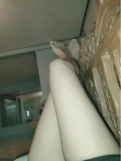 gái đùi trắng nổi bật