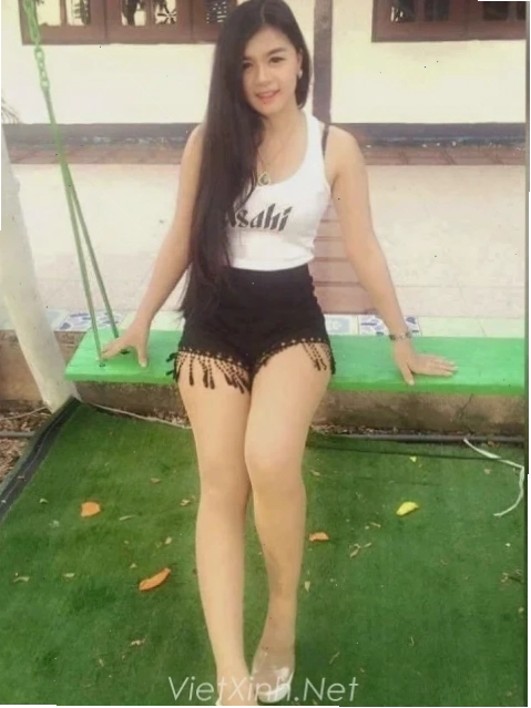 gái đùi trắng thon