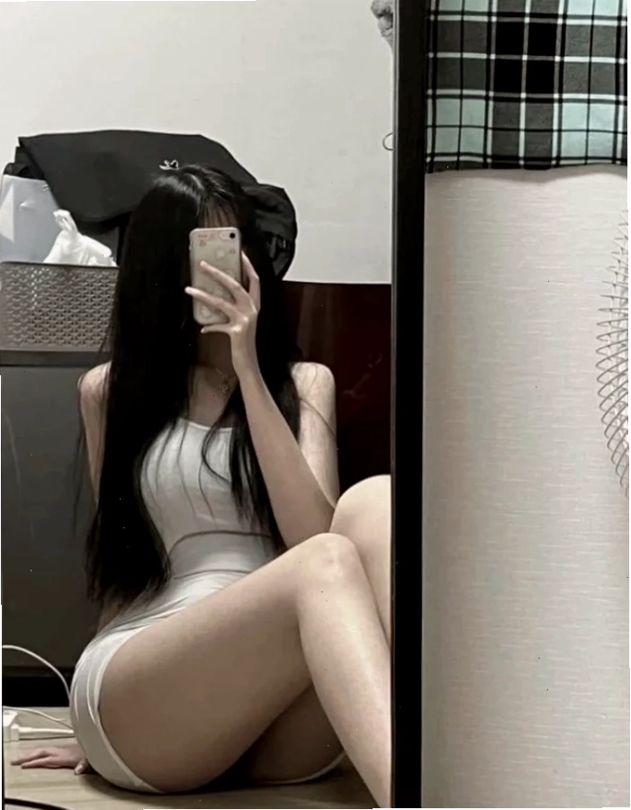 gái đùi trắng trong bộ ảnh thời trang