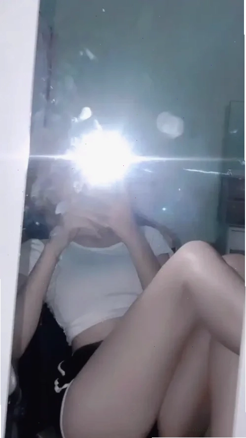 gái đùi trắng xinh tươi