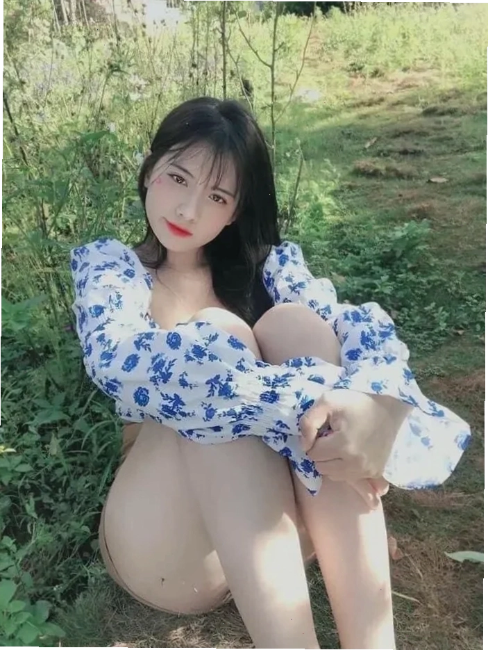gái đùi trắng xinh xắn