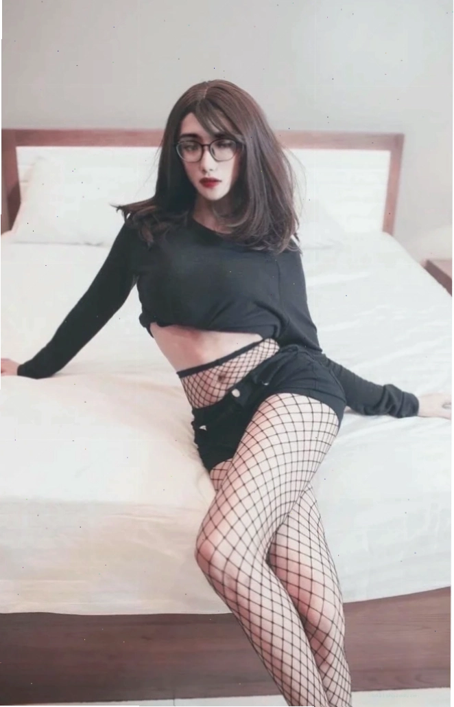 Gái già sexy Lan Ngọc cùng êkíp