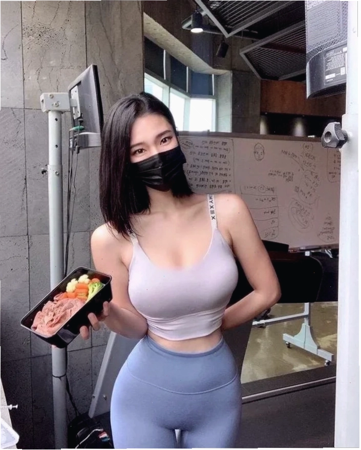 Gái gym sexy tập kéo xà