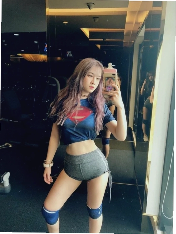 Gái gym sexy trong buổi tập boxing