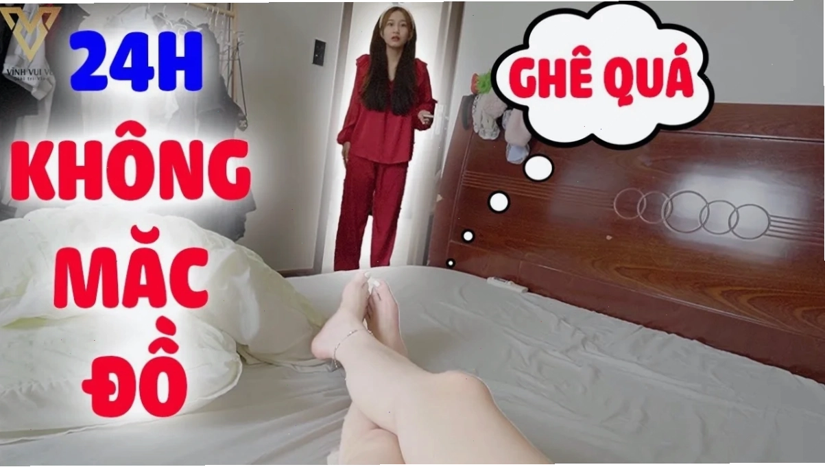 gái hàn không mặc quần áo chụp studio
