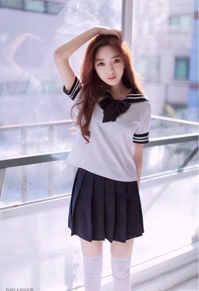 gái hàn mặc váy ngắn