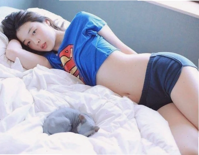 gái hàn quốc không mặc đồ trên tạp chí