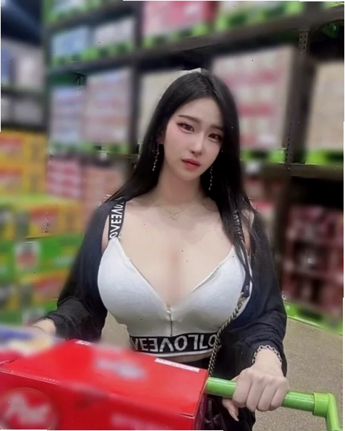 gái hàn quốc ngực to chụp ảnh selfie