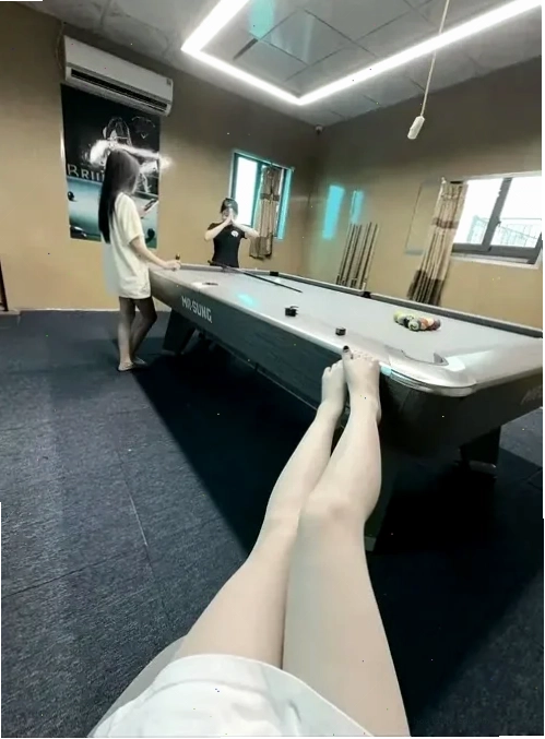 gái khoe đùi cá tính