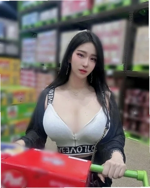 gái khoe ngực khủng tinh tế