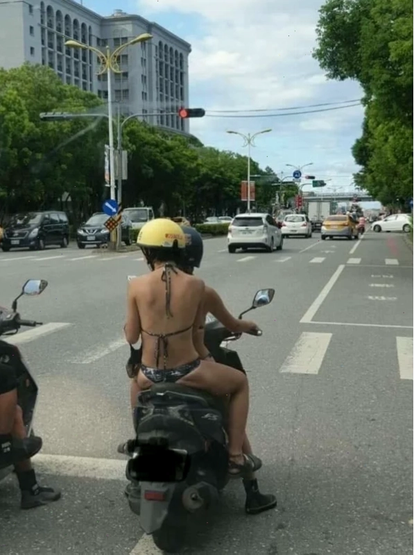 gái không mặc quần lót ra đường trải nghiệm