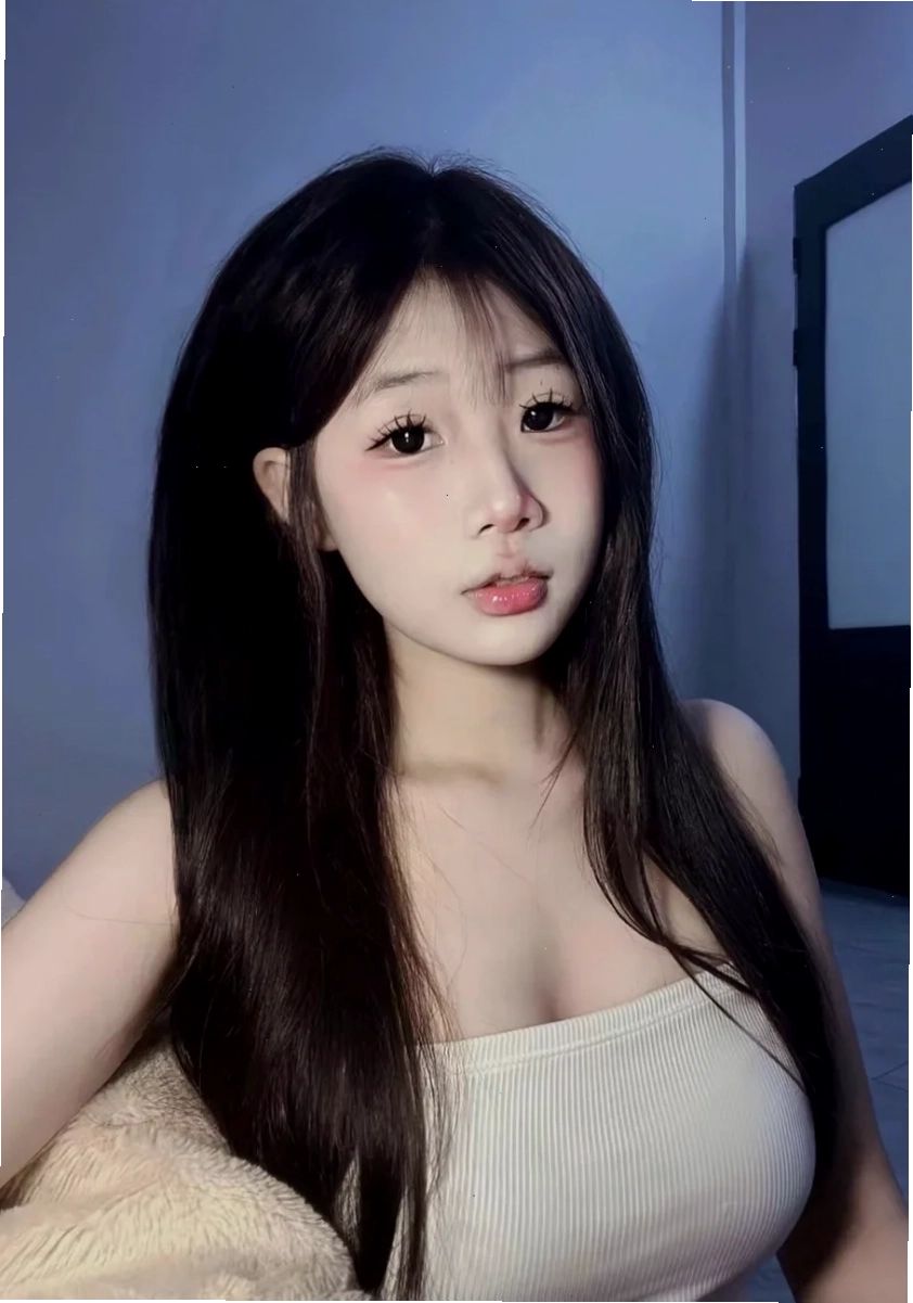 gái ko mặc quần áo