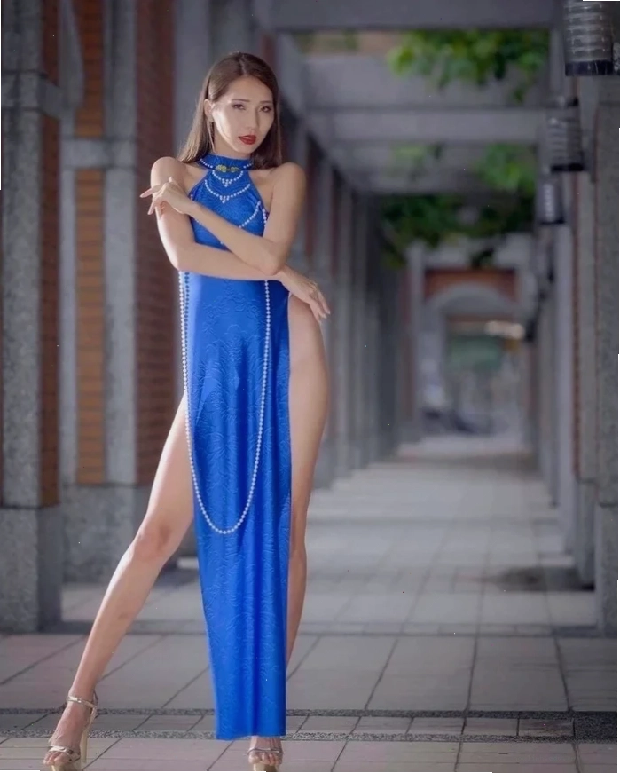 gái ko mặc quần áo
