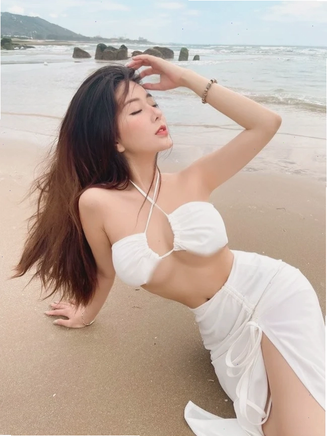 gái lộ ngực