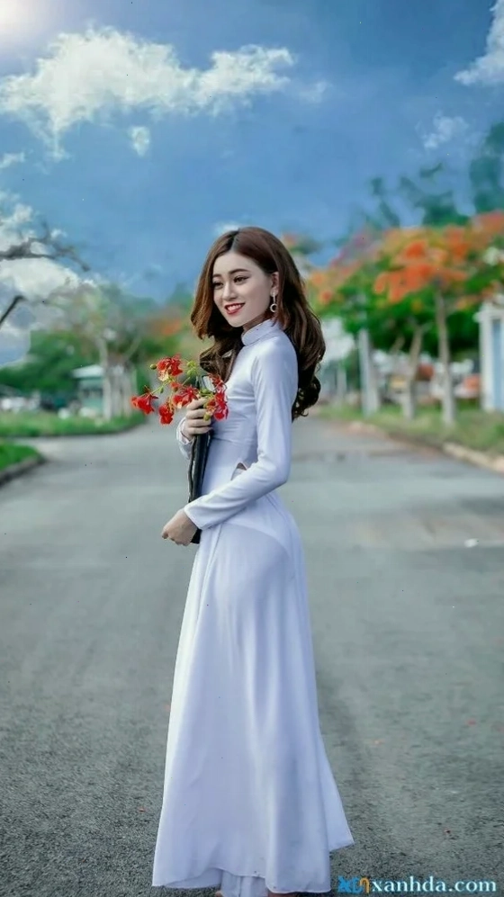 gái mặc áo dài mỏng