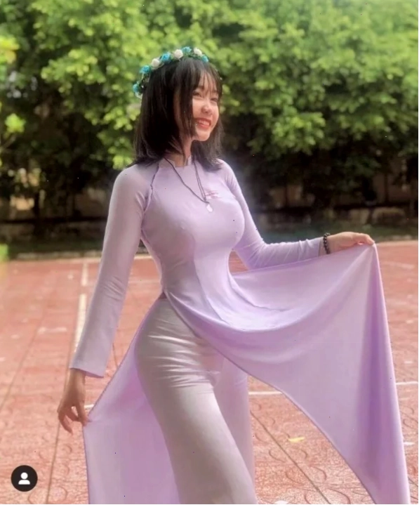 gái mặc áo dài mỏng