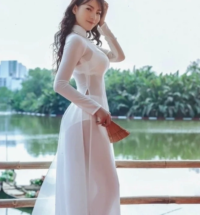gái mặc áo dài mỏng