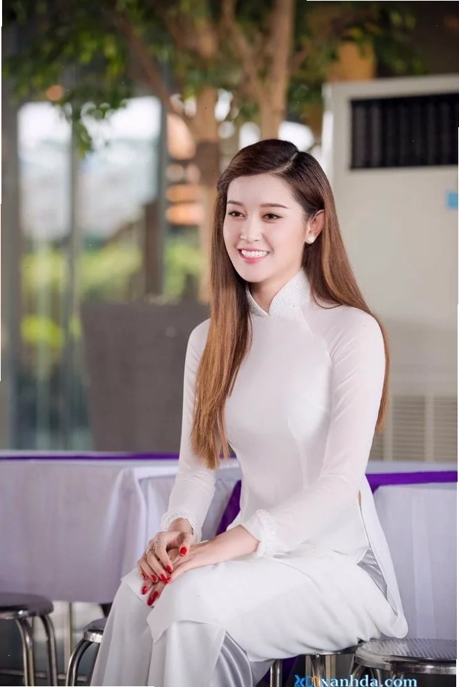gái mặc áo dài mỏng