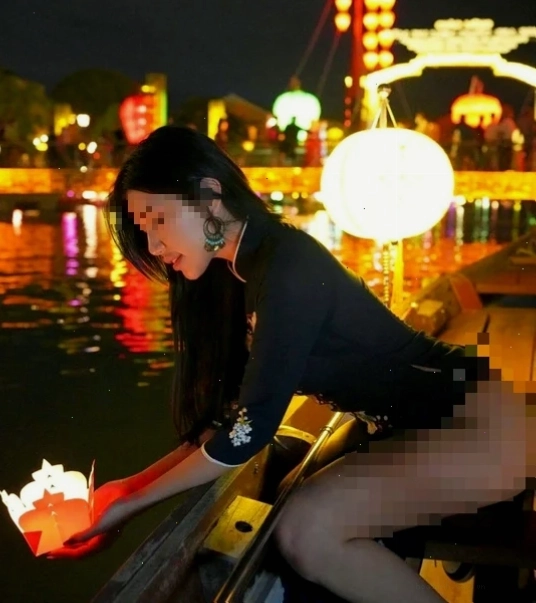 gái mặc áo dài mỏng