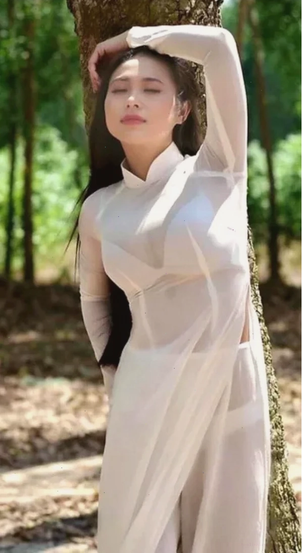 gái mặc áo dài mỏng