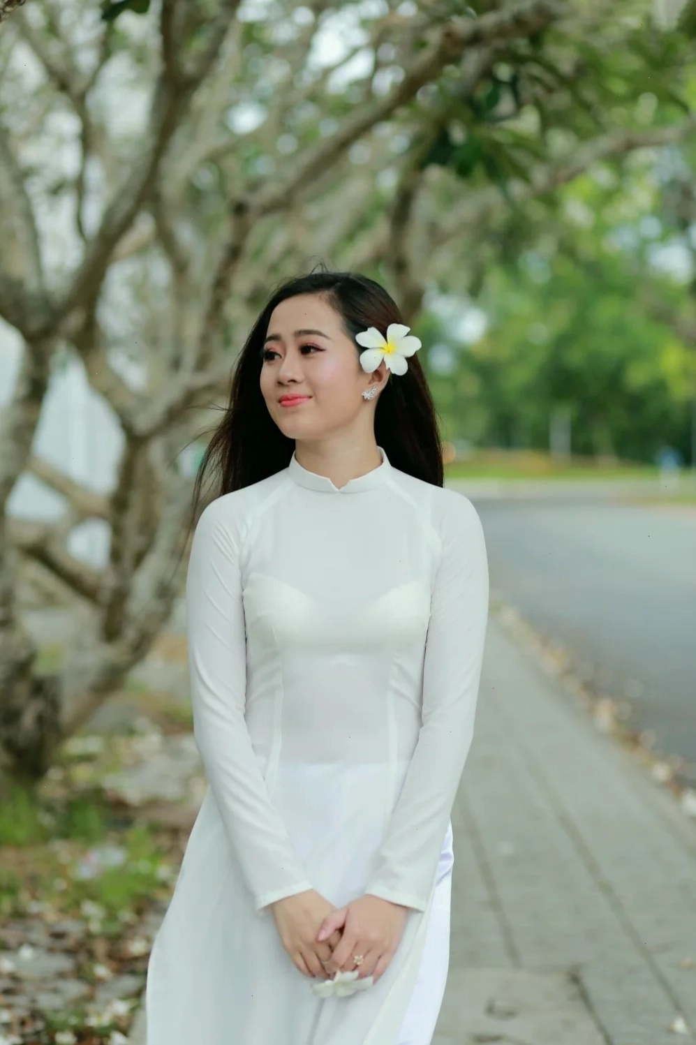 gái mặc áo dài trắng cuốn hút