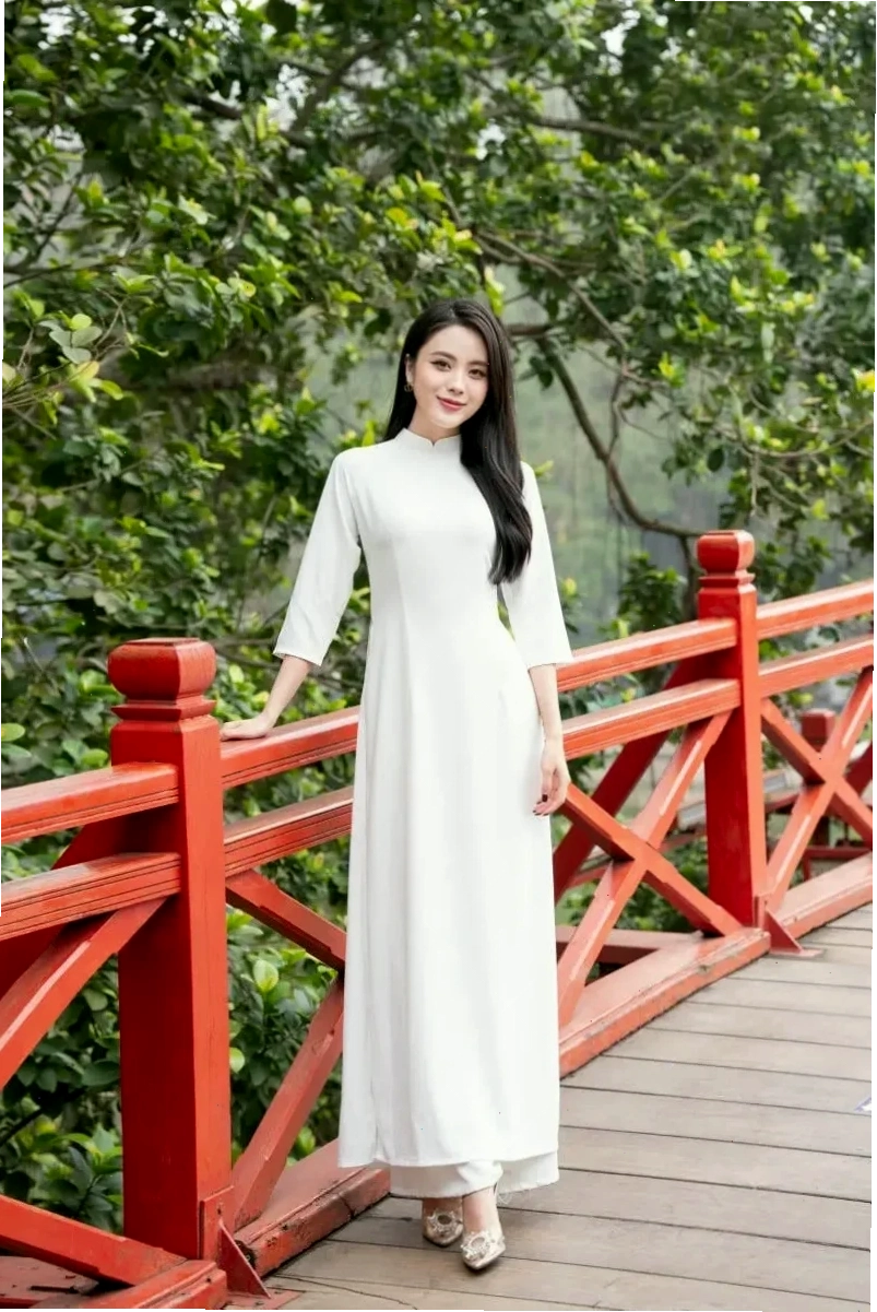 gái mặc áo dài trắng dịu dàng