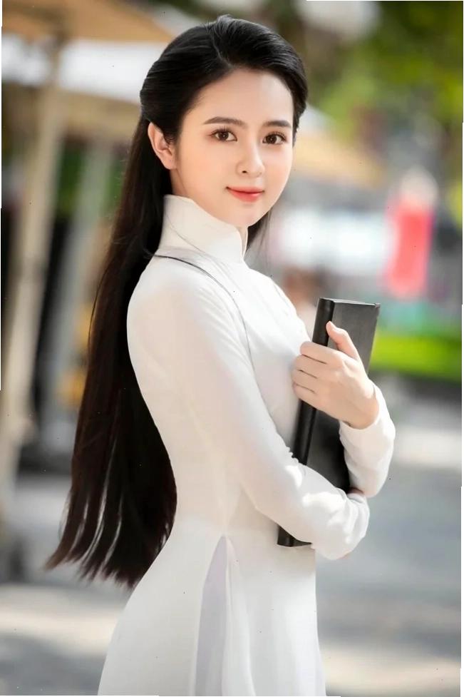 gái mặc áo dài trắng nữ tính