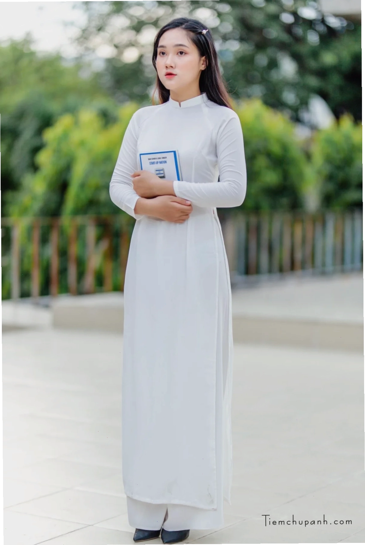 gái mặc áo dài trắng tinh khôi