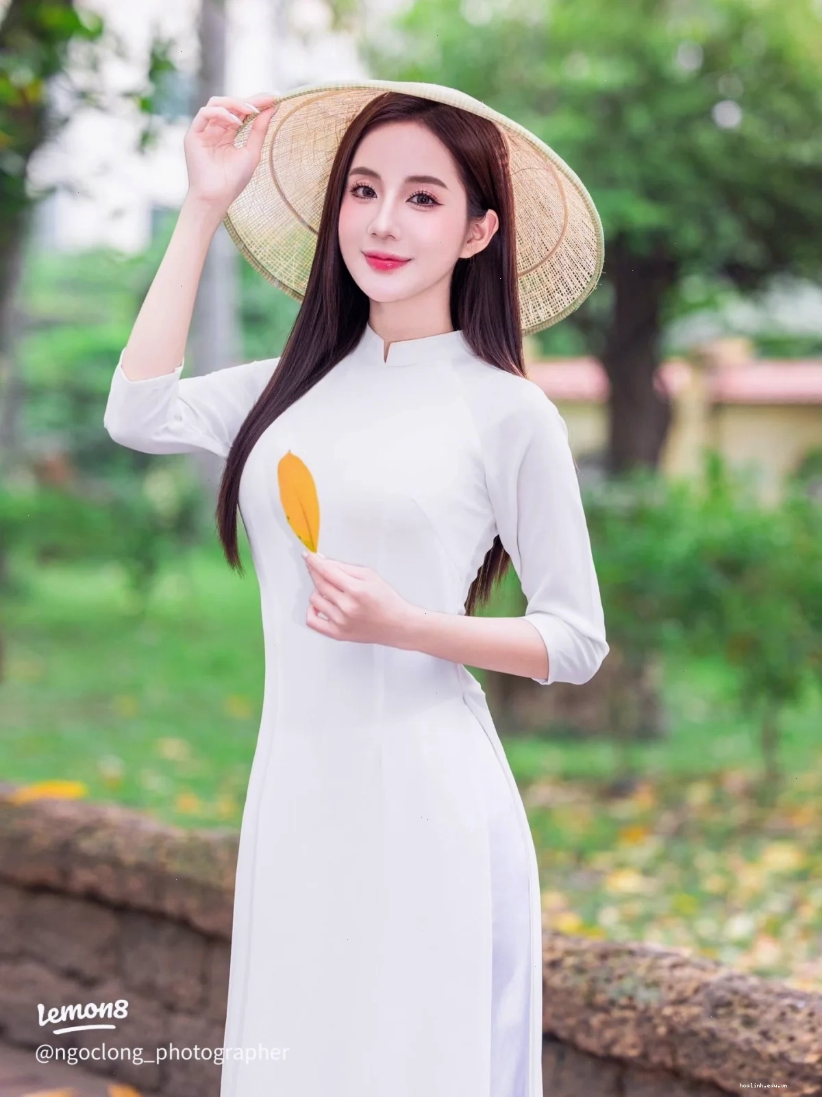 gái mặc áo dài trắng trẻ trung