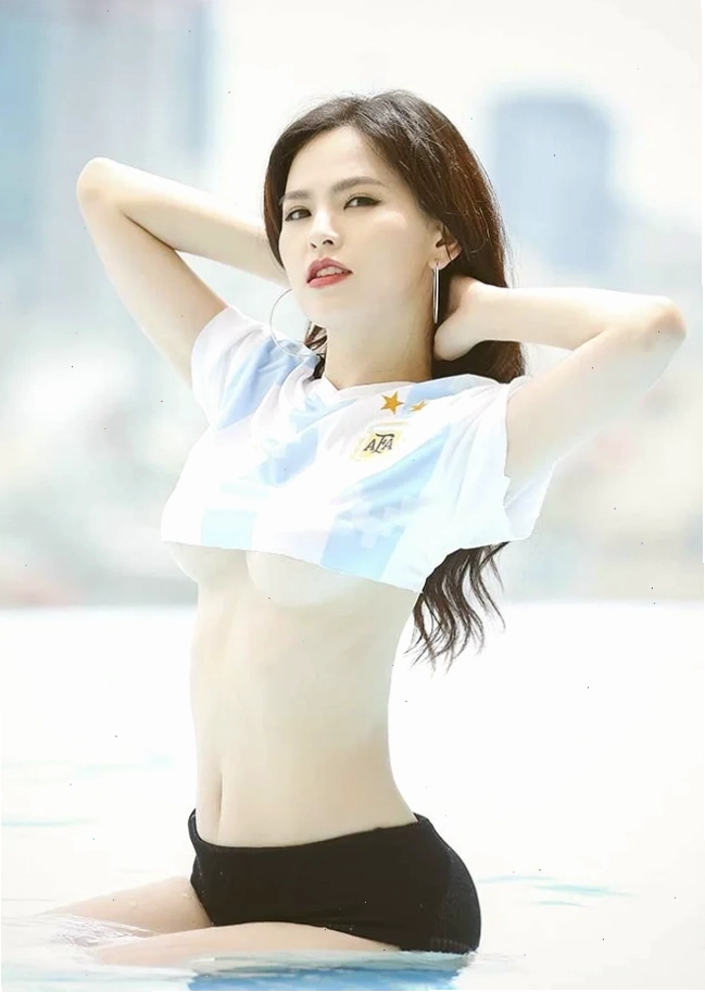 gái mặc áo hở ngực