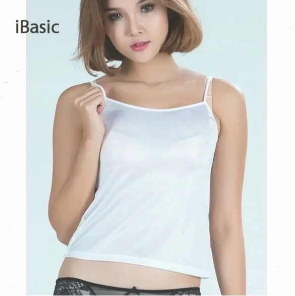 gái mặc áo lá chụp studio