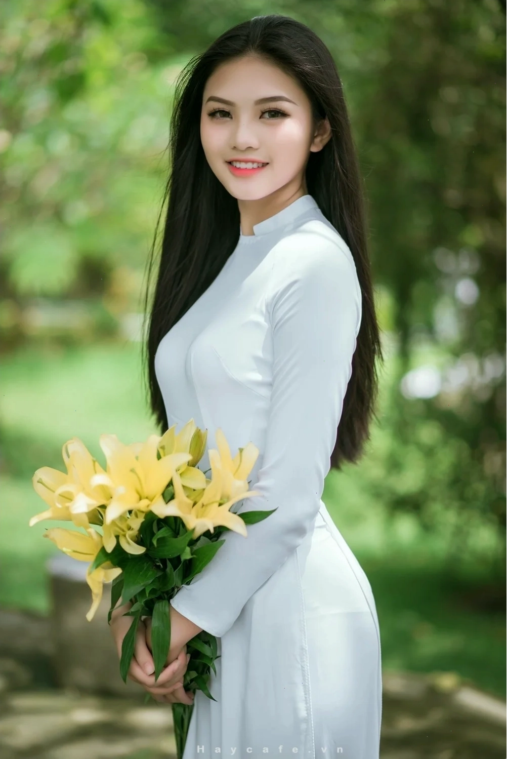 gái mặc áo lá cuối ngày