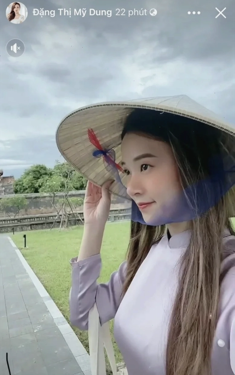 gái mặc áo lá phối đồ