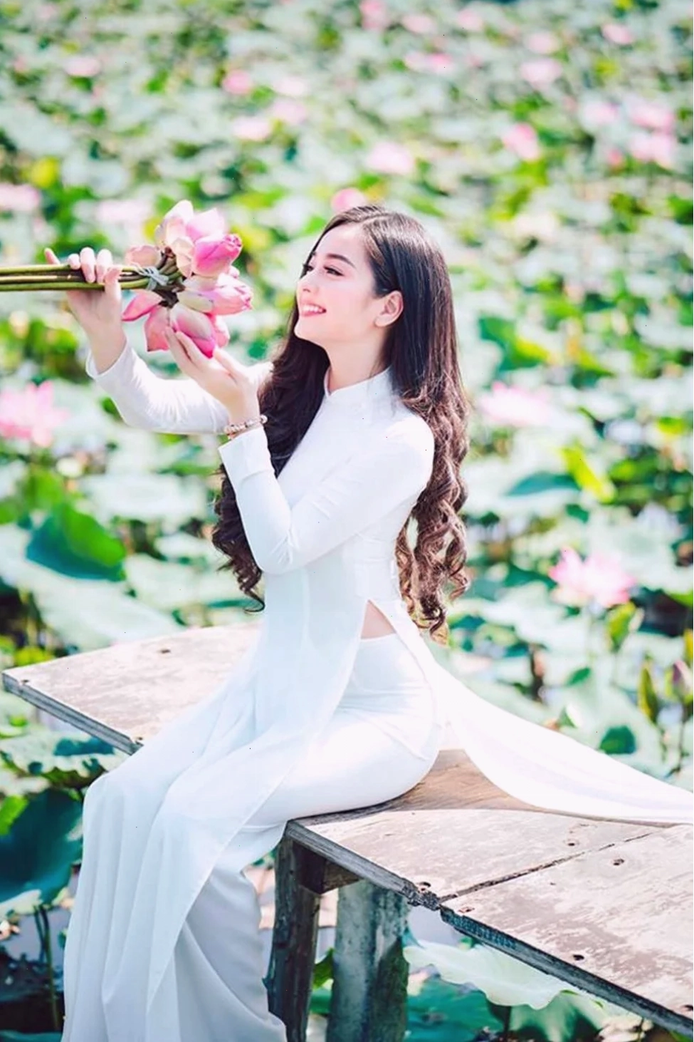 gái mặc áo lá sang chảnh