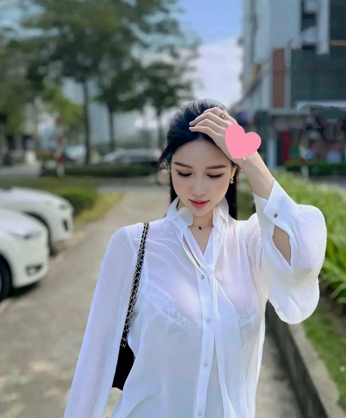gái mặc áo sơ mi trắng ướt dịu dàng