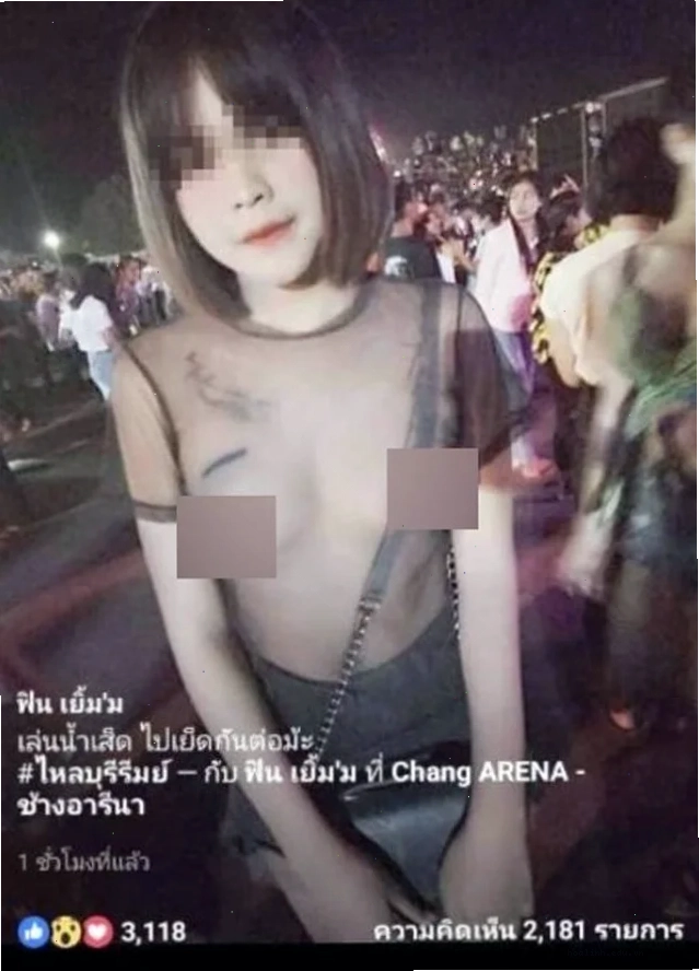 gái mặc áo trong suốt tại studio