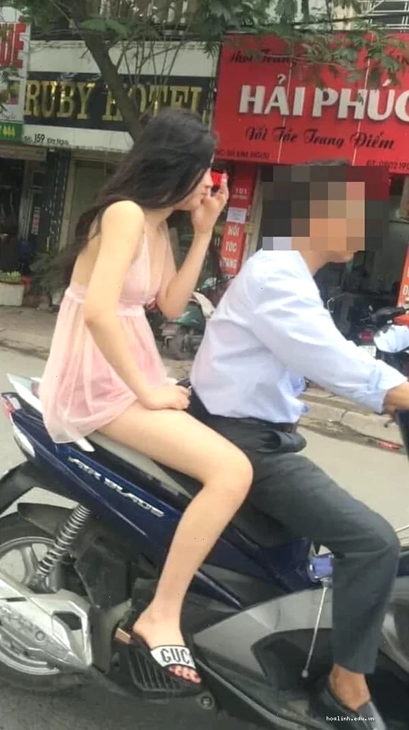 gái mặc áo xuyên thấu quyến rũ
