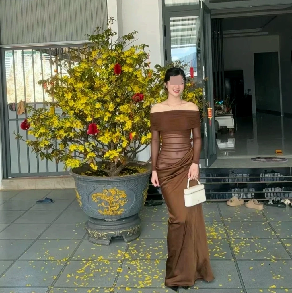gái mặc áo xuyên thấu xinh xắn