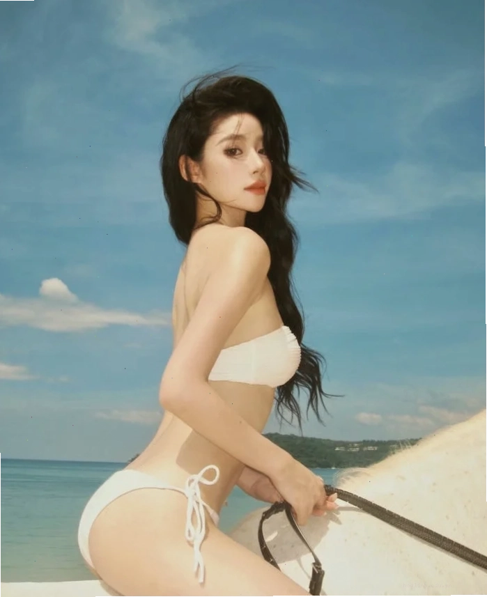 gái mặc bikini gợi cảm da óng