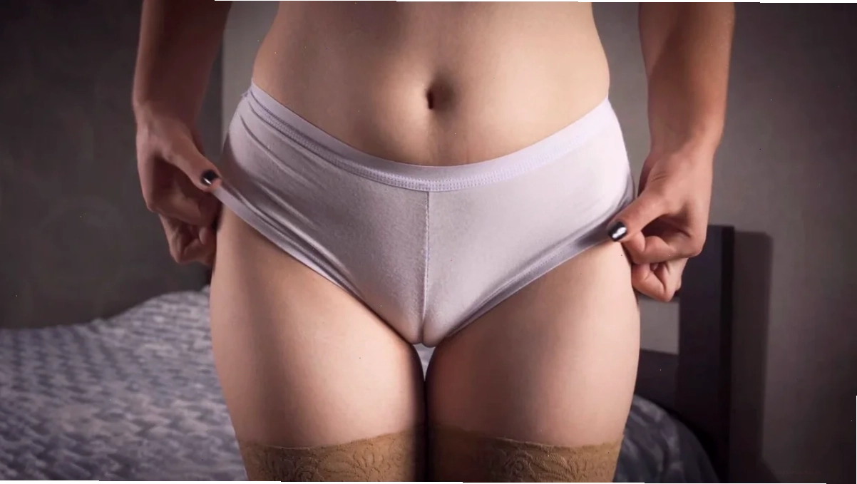 gái mặc bikini lộ hàng khoe chân dài