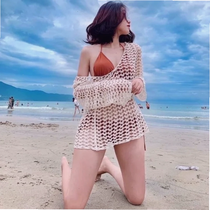 Gai mac bikini luoi hoa van