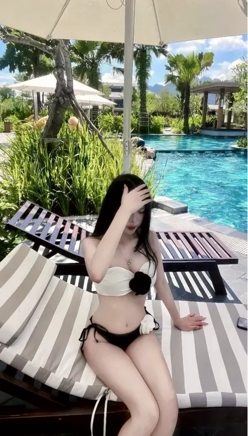 Gai mac bikini luoi quyen ru