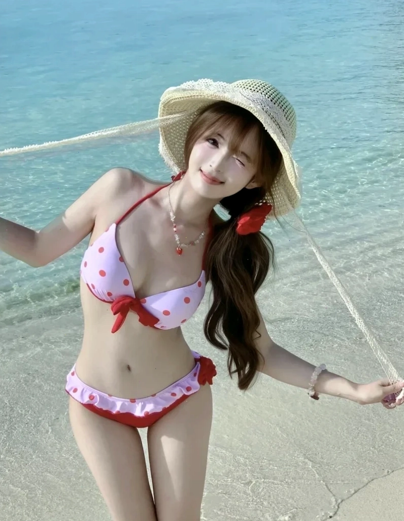 gái mặc bikini màu hồng cá tính