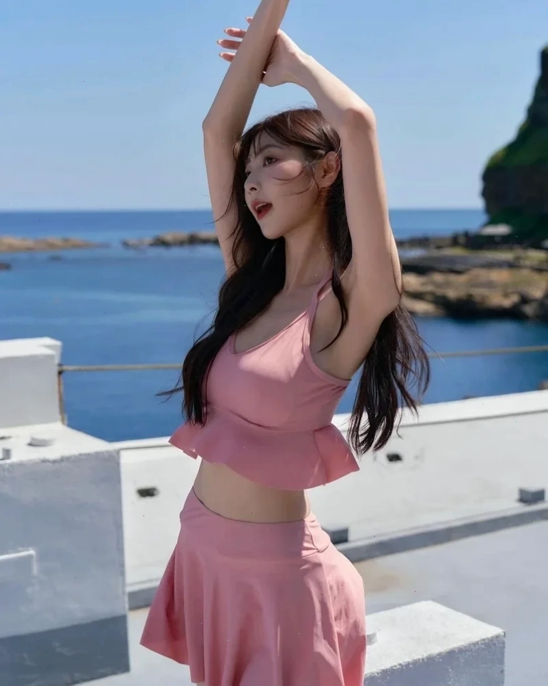 gái mặc bikini màu hồng cuốn hút