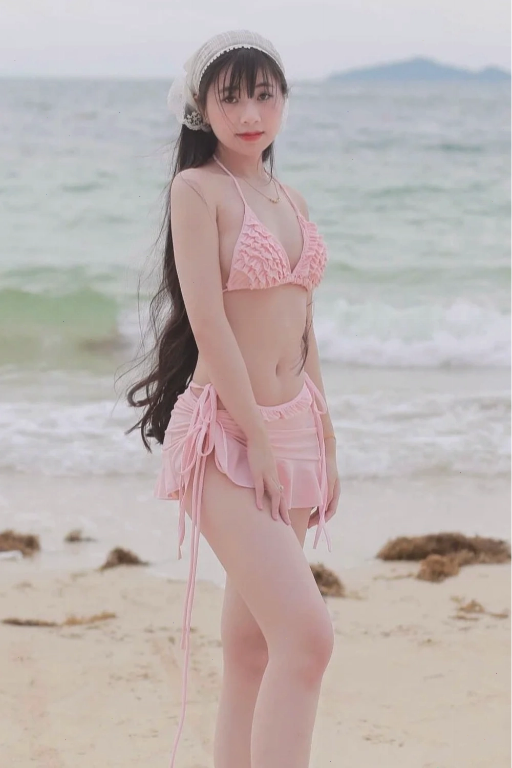 gái mặc bikini màu hồng sexy