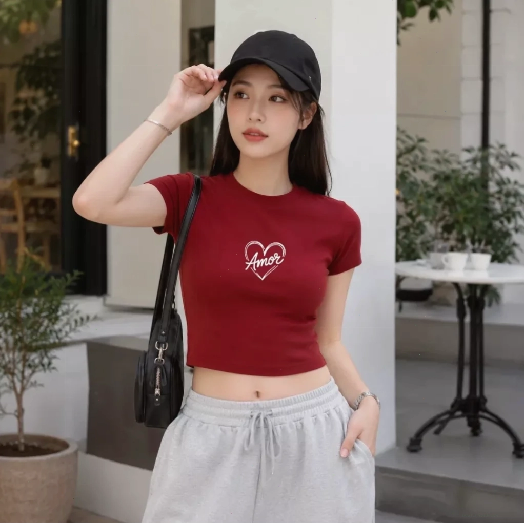 Gái mặc croptop xinh đẹp